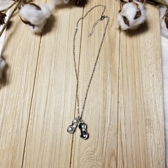 🥜🥜Pretty Peanut Necklace with Freshwater Pearls inside in SILVER Plating - Picture 6 of 15